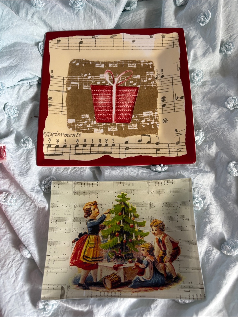 Holiday Decorative Plates in Red and Cream
